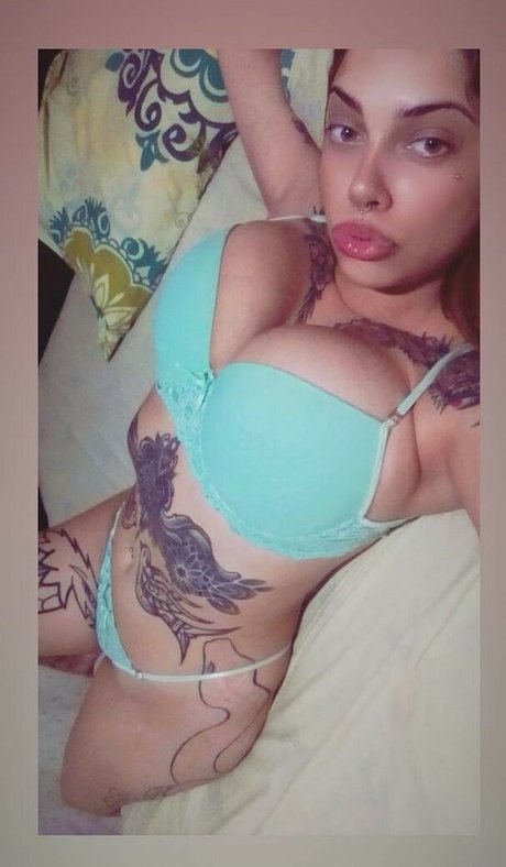 Naken lekkede OnlyFans-bilde av Samanta Simpsonita