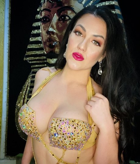 Naken lekkede OnlyFans-bilde av Luxie Zahra