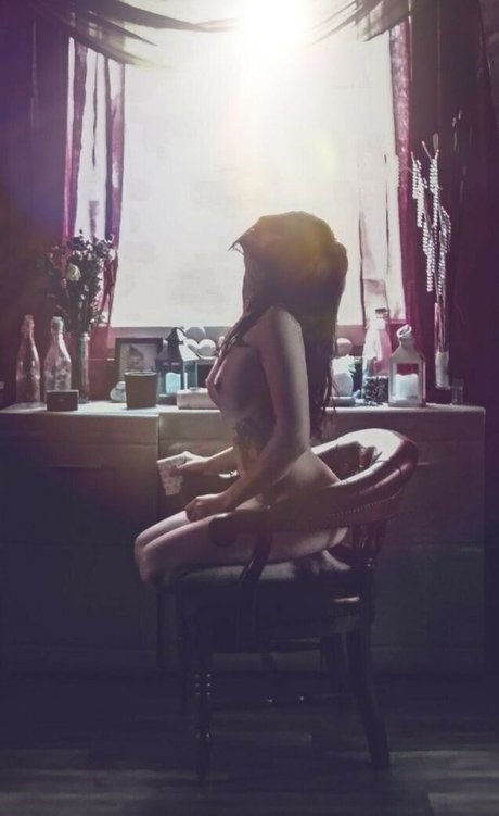 Nahá fotka uniklých OnlyFans od Madame Any