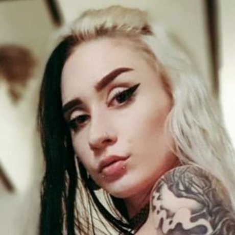 Обнаженная фотография утечки OnlyFans от Yearwalkatmidnight