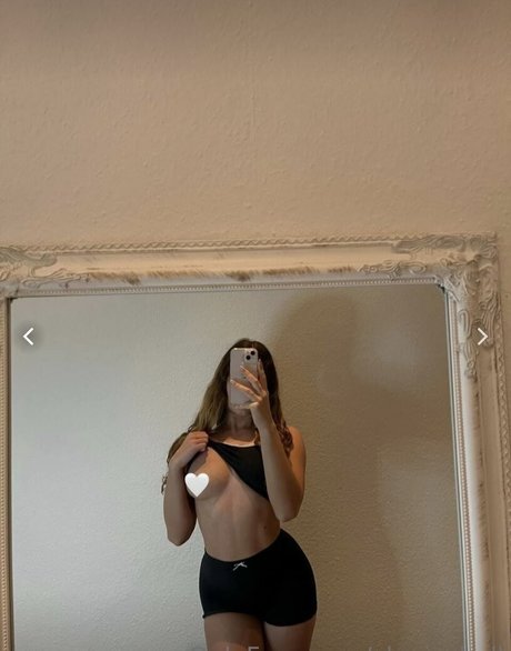 Nøgent lækket OnlyFans-billede af Cleo Isabell