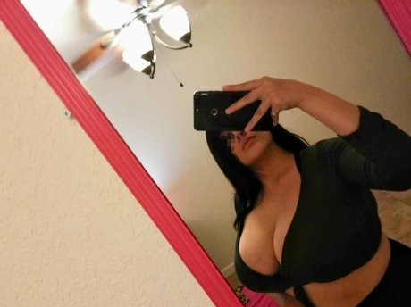 Naakte gelekte OnlyFans-foto van Kim Rose