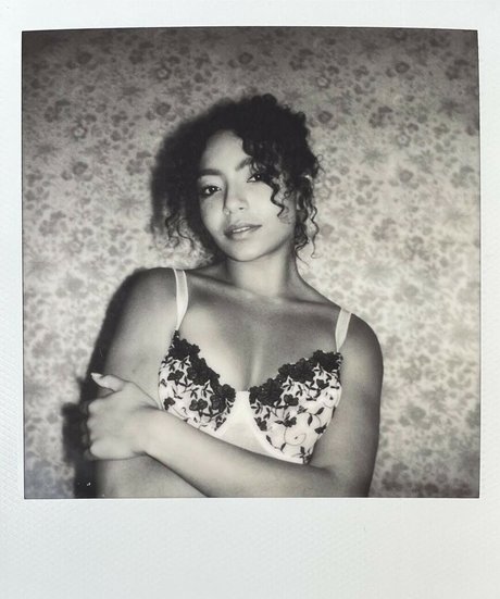 Naakte gelekte OnlyFans-foto van Any Gabrielly
