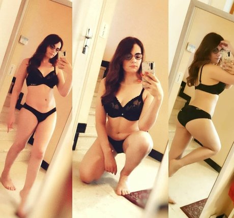 Naken läckt OnlyFans-bild av Laura Badler