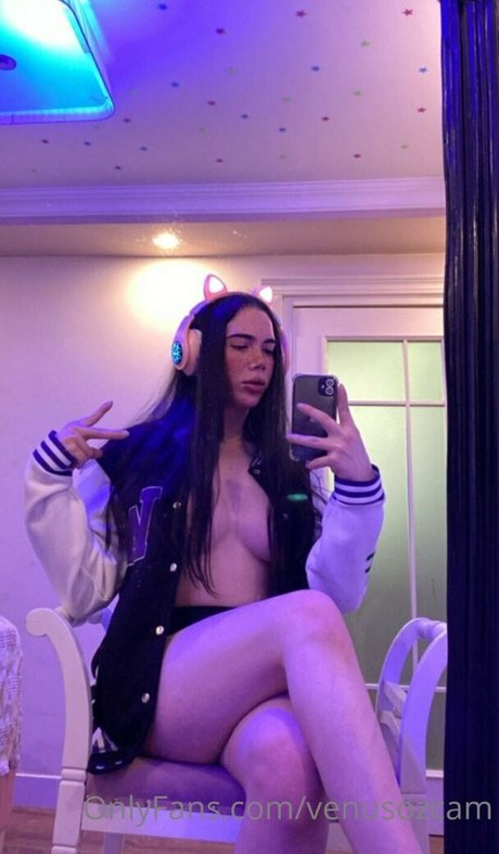 Naken läckt OnlyFans-bild av Venus Ozcam
