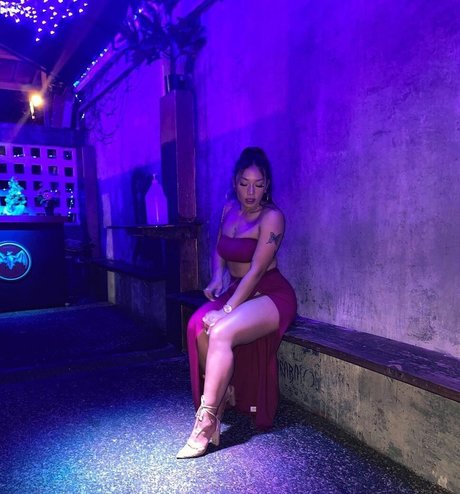 Nahá fotka uniklých OnlyFans od Kimberly Nguyen