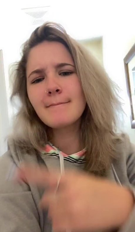 Nacktes geleaktes OnlyFans-Foto von Paige F
