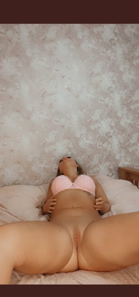 Nahá fotka uniklých OnlyFans od Caitncurves