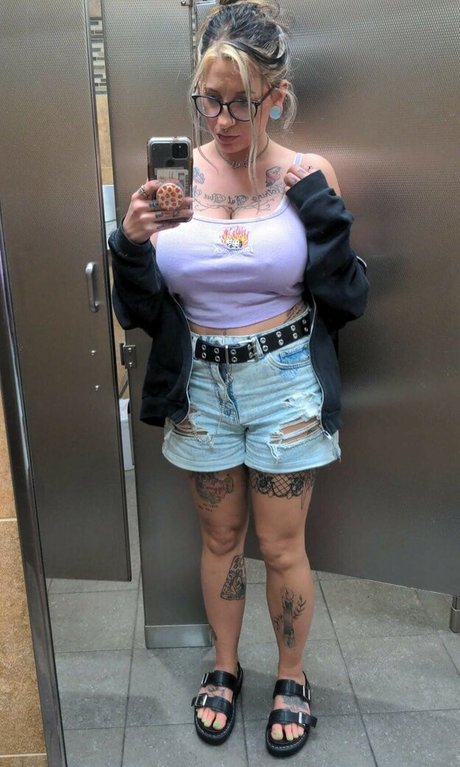 Naken lekkede OnlyFans-bilde av Crybaby1995