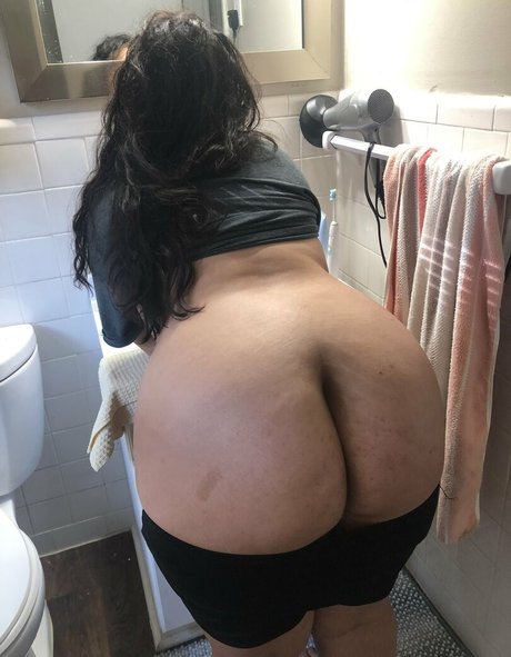 Nahá fotka uniklých OnlyFans od Egyptianhoneyx