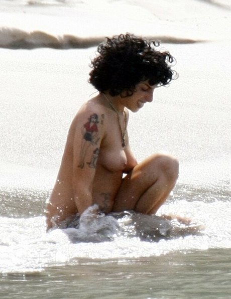 Naken lekkede OnlyFans-bilde av Amy Winehouse