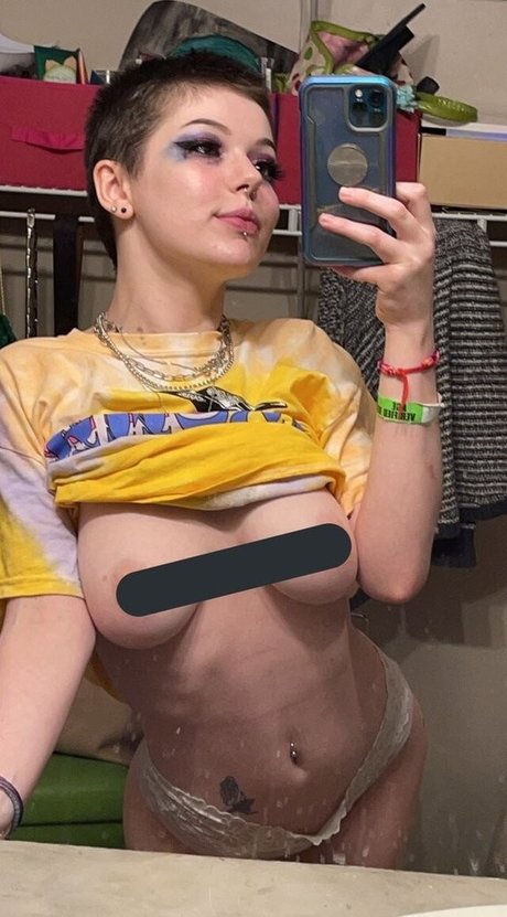Nahá fotka uniklých OnlyFans od Liluthivert