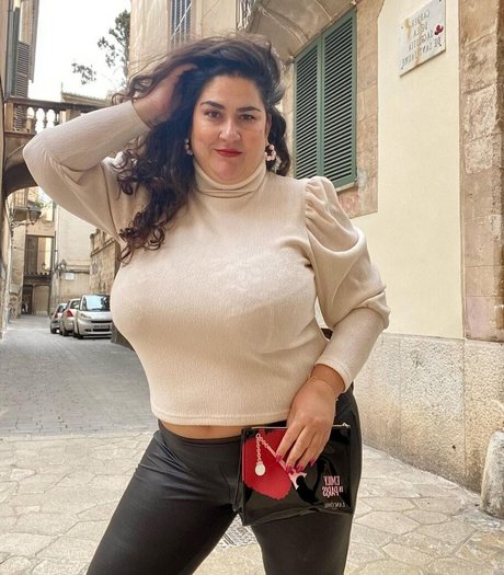 Nahá fotka uniklých OnlyFans od Caliope