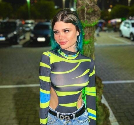 Naakte gelekte OnlyFans-foto van Giuliana Capitani