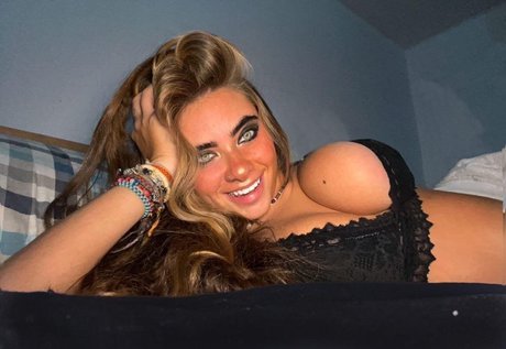 Naken läckt OnlyFans-bild av Moon Wolf Girl