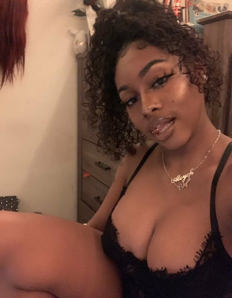 Nahá fotka uniklých OnlyFans od Og Leah Swanky