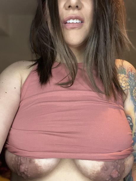 Naakte gelekte OnlyFans-foto van Amy Hernandez
