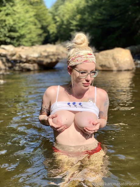 Nacktes geleaktes OnlyFans-Foto von Karuna Satori