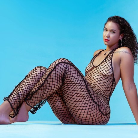 Nahá fotka uniklých OnlyFans od So Much Sasha