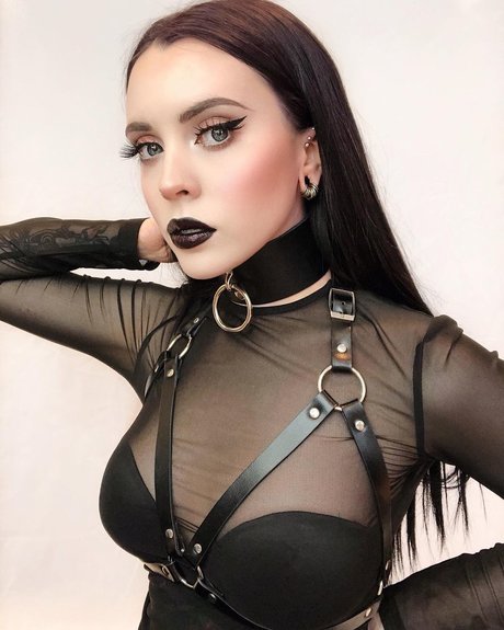 Nahá fotka uniklých OnlyFans od Violette