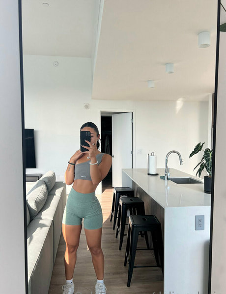 Nahá fotka uniklých OnlyFans od Delia Sylvain