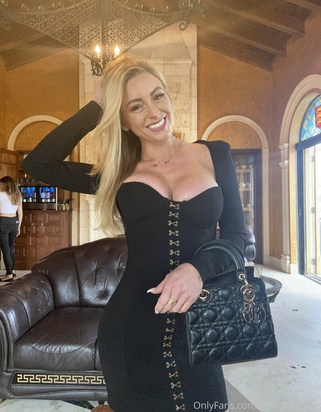 Nahá fotka uniklých OnlyFans od Kari Nautique