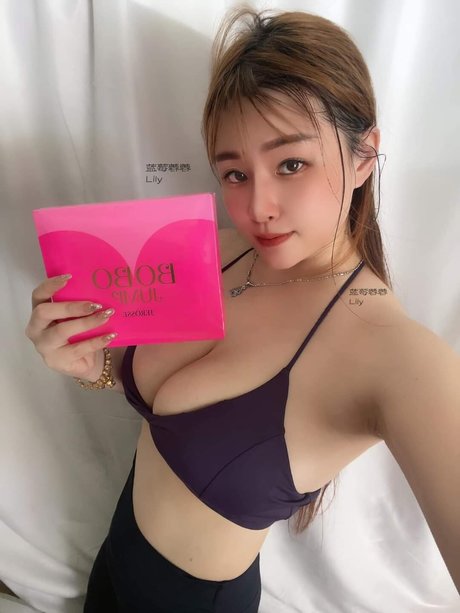 Naken lekkede OnlyFans-bilde av Lanmeirongrong