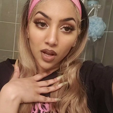 Nacktes geleaktes OnlyFans-Foto von Karishma