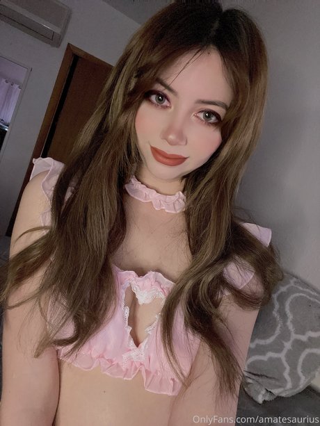 Naken lekkede OnlyFans-bilde av Amate Saurius