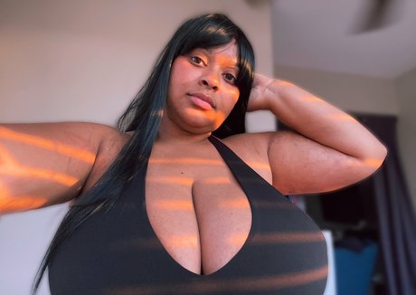 Nahá fotka uniklých OnlyFans od Yasminirl