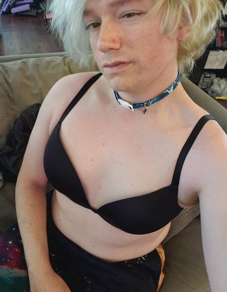 Naken läckt OnlyFans-bild av Carbonkitt