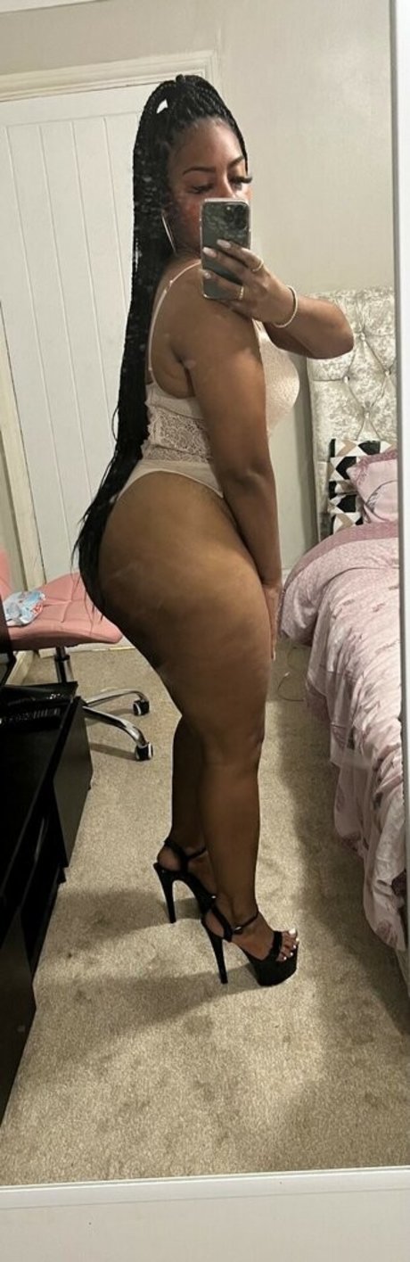 Alaston vuotanut OnlyFans-kuva Stargirlsarah19x