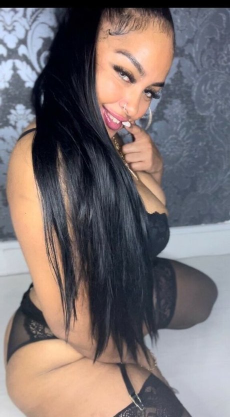 Naken läckt OnlyFans-bild av Stargirlsarah19x