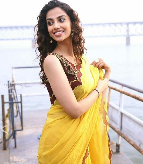 Alasti lekkinud OnlyFans-i pilt Meenakshi Chaudhary