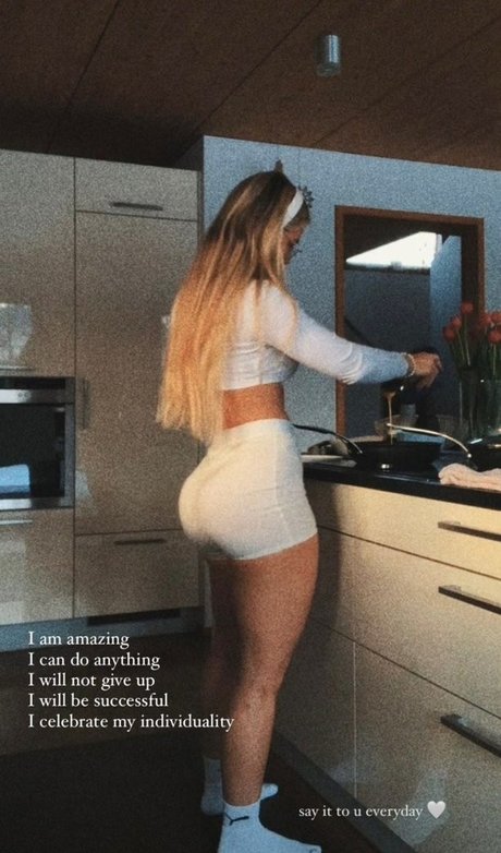 Naken lekkede OnlyFans-bilde av Hannabaumnn