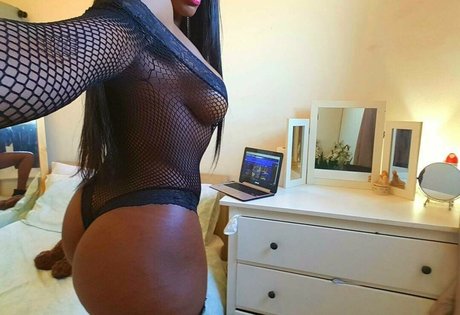 Naken läckt OnlyFans-bild av Valeria Beyonce