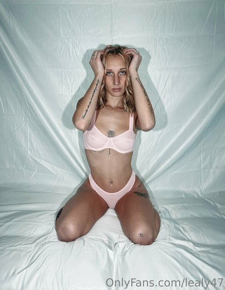 Nahá fotka uniklých OnlyFans od Lealy47
