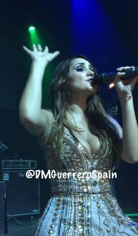 Naakte gelekte OnlyFans-foto van Dulce Maria