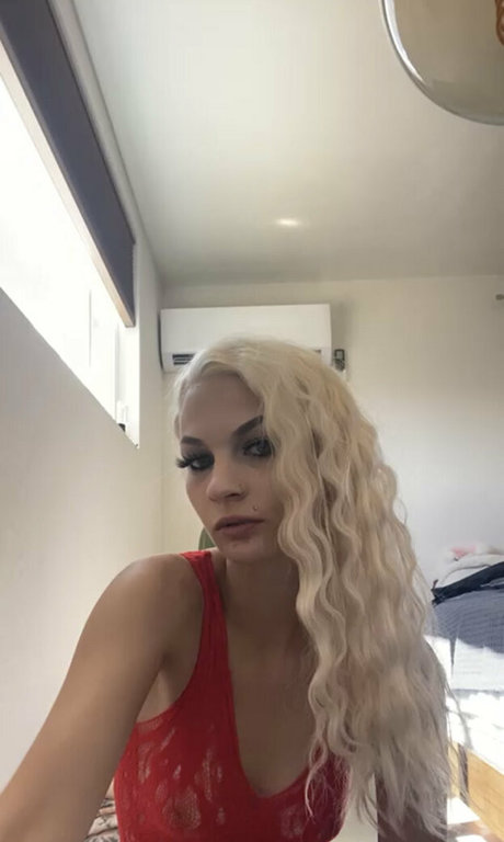 Nahá fotka uniklých OnlyFans od Lyssa Lyssaababii