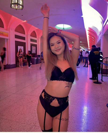 Alaston vuotanut OnlyFans-kuva Bellarene
