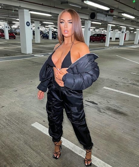 Naken lekkede OnlyFans-bilde av Demi Jones