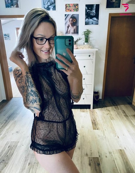 Alasti lekkinud OnlyFans-i pilt Diepe