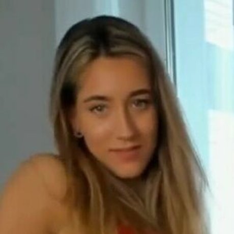 Naken lekkede OnlyFans-bilde av Lonelyflowerr