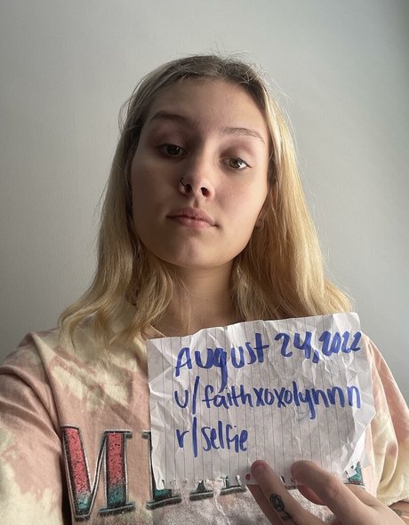 Naakte gelekte OnlyFans-foto van Faith Lynn