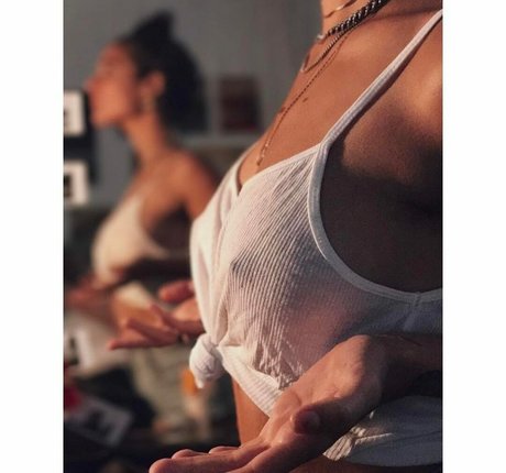 Foto desnuda filtrada de OnlyFans de Caitlin Stasey