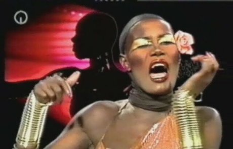 Naken lekkede OnlyFans-bilde av Grace Jones