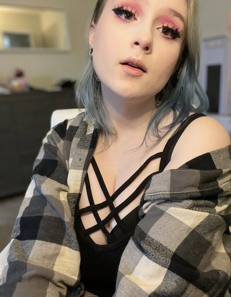 Alaston vuotanut OnlyFans-kuva Rueblackwell