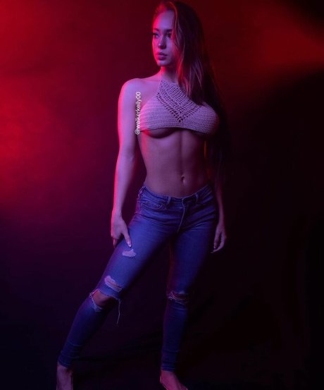Обнаженная фотография утечки OnlyFans от Kelly Walker