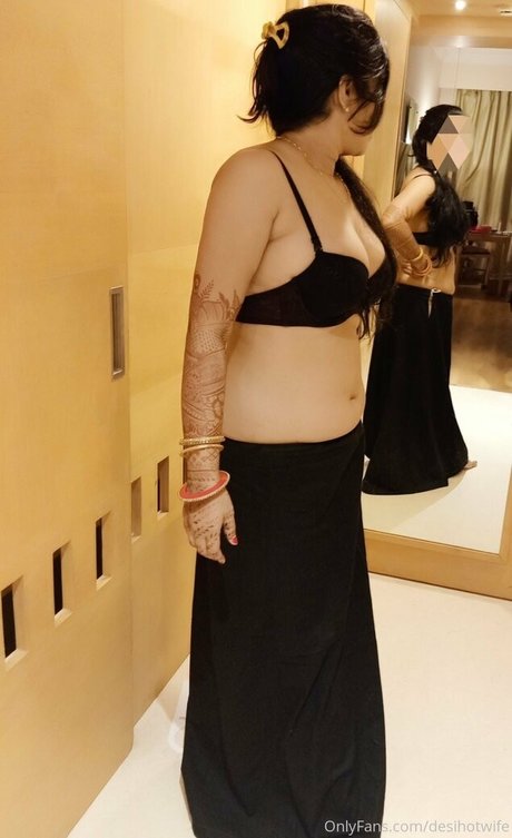 Desihotwife
