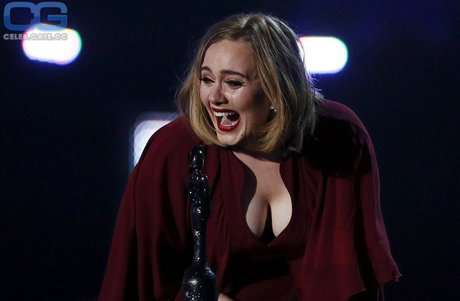 Nahá fotka uniklých OnlyFans od Adele